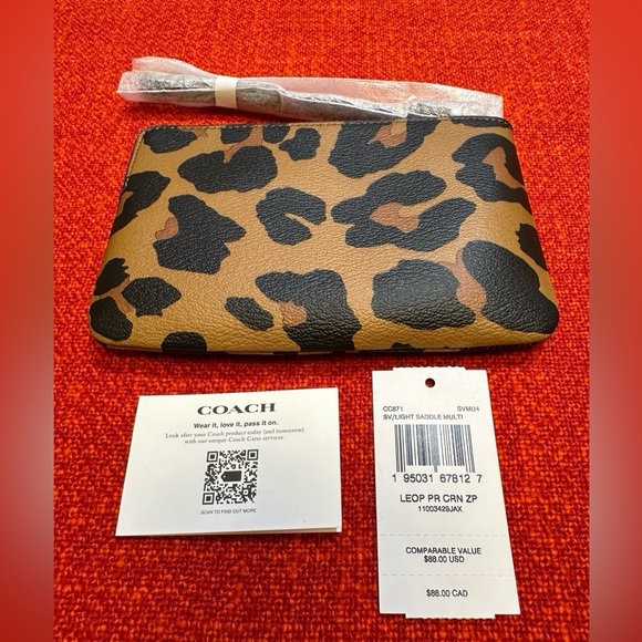 ❤️❤️New coach wristlet/wallet with leopard print❤️ - Picture 2 of 15